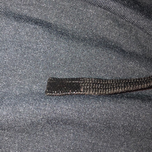 Under Armor hoodie with black logo - Picture 3 of 3